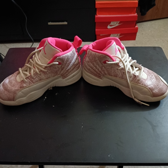 I'm selling these pre-owned little girls Jordan 12's In White/Pink - Picture 2 of 5
